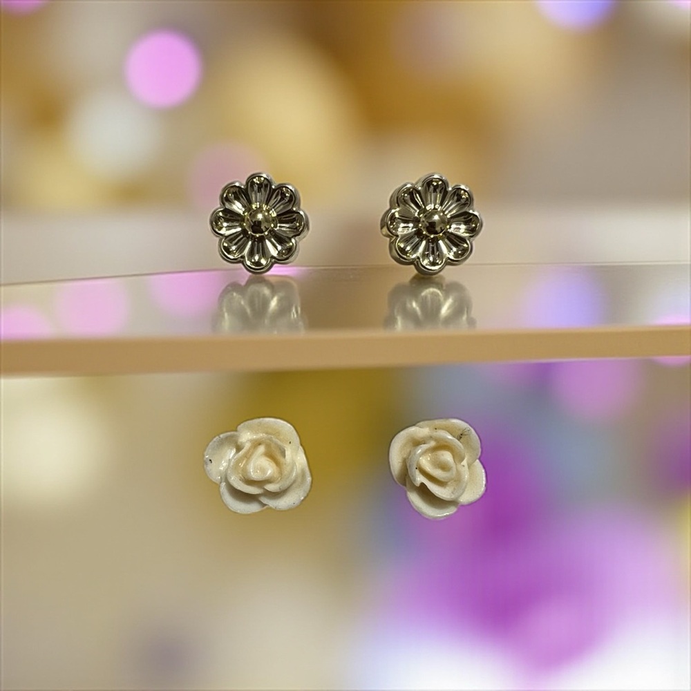 Elegant Gold and Cream Floral Earrings Set